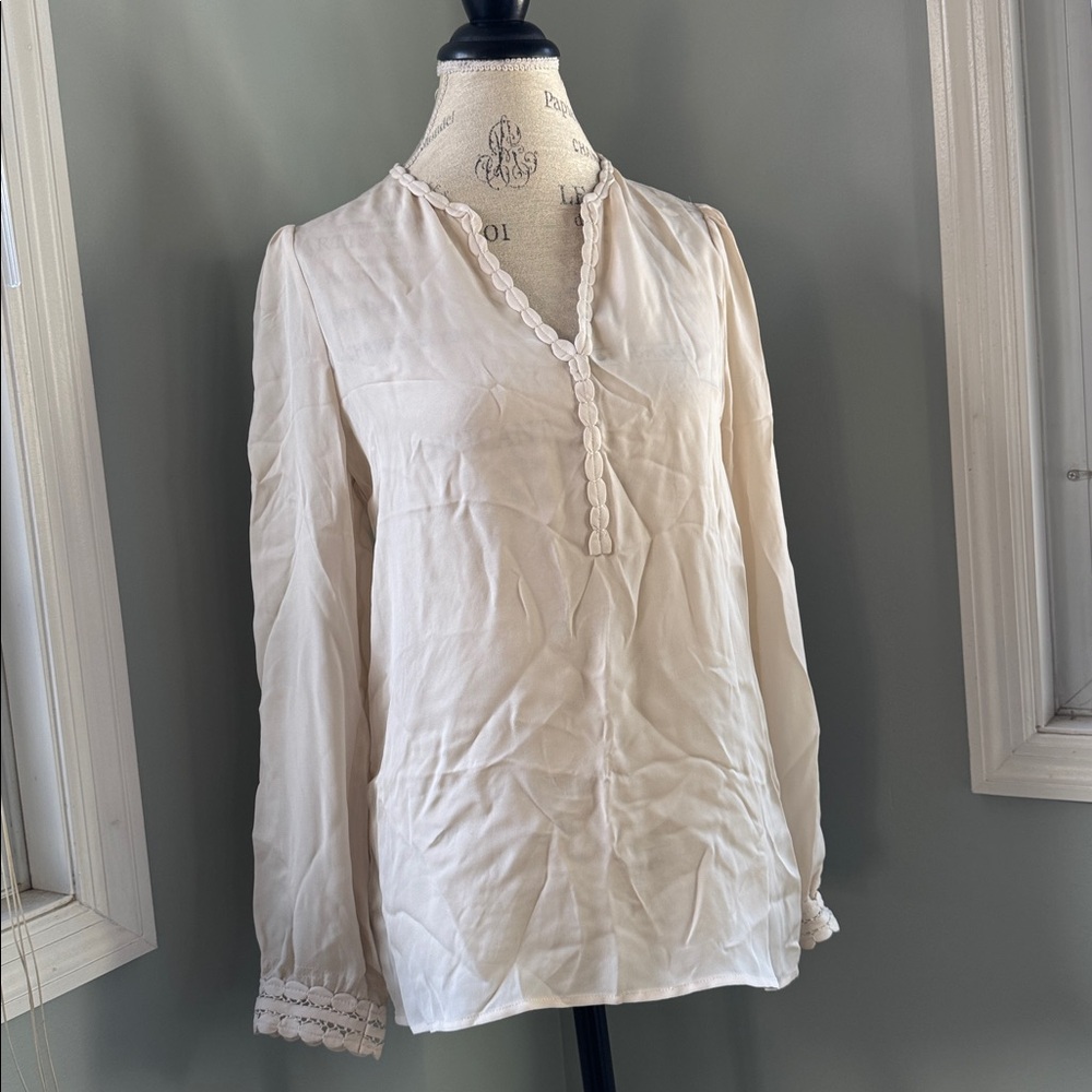 Joie silk‎ top scalloped v-neck bone or ivory blouse EUC size small